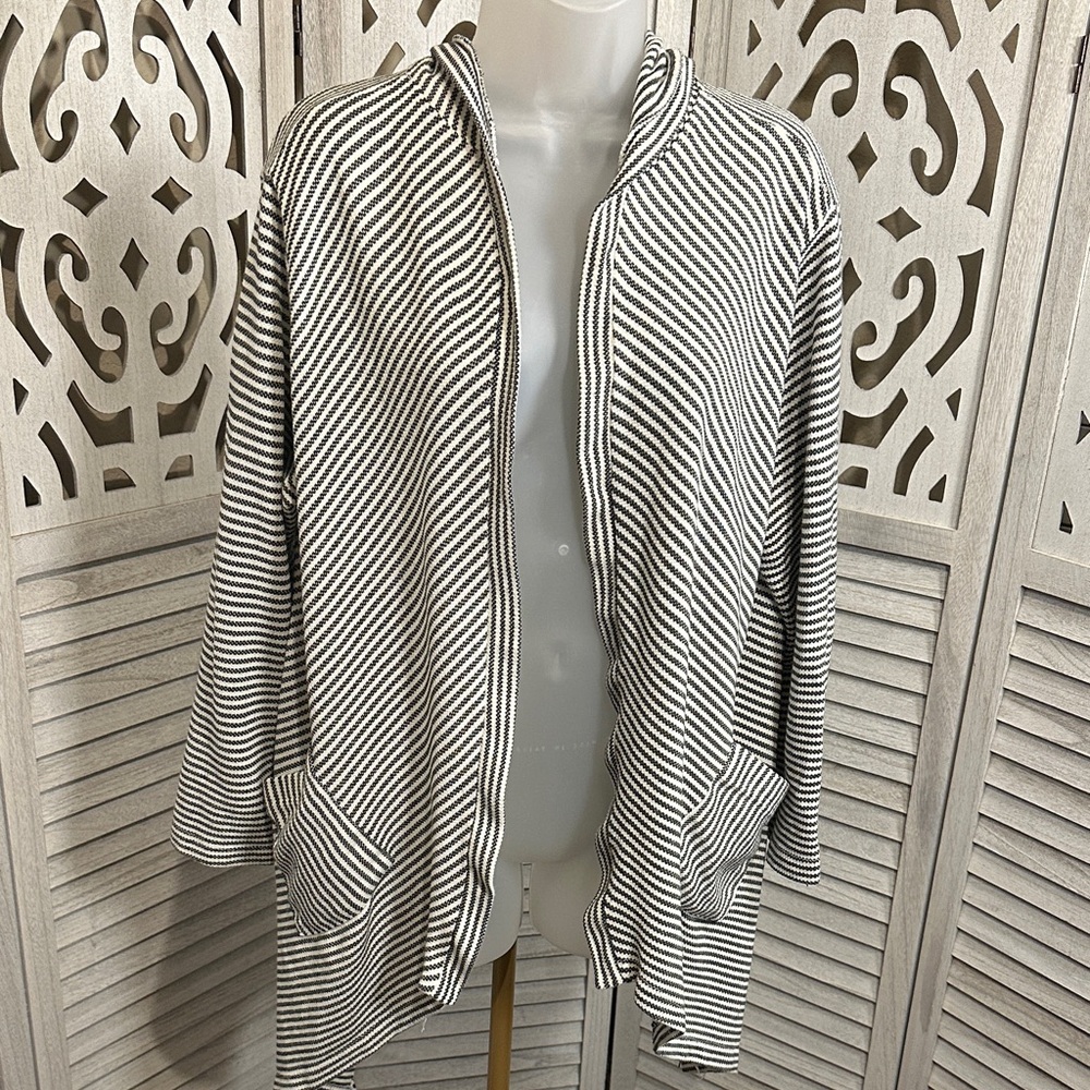 Ces Femme Striped Open-Front Cardigan - Black & White size Large